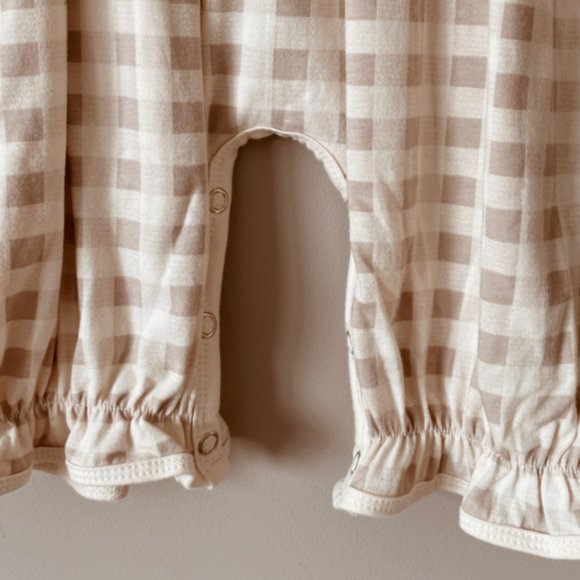 ❌SOLD Peekaboo Plaid Check Ruffle Romper 6 months - Picture 4 of 8